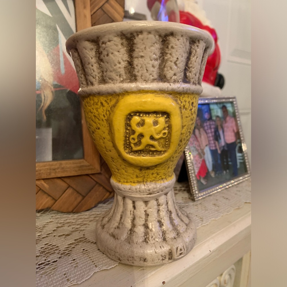 Pottery vase Guc no chips